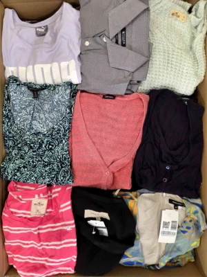 The photo shows a package with clothing in the category U.