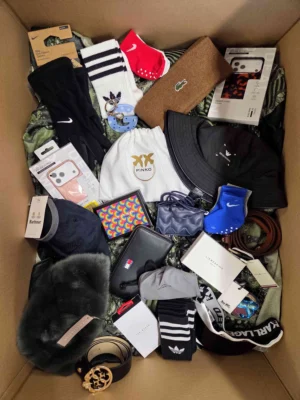 The picture shows a package with accessories in the category AB.