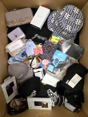 The picture shows a package with accessories in the category AB.