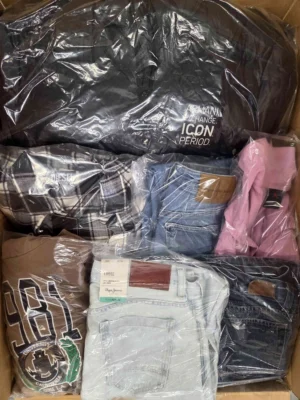 The photo shows a package with clothing in the category C.