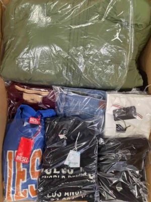 The photo shows a package with clothing in the category C.
