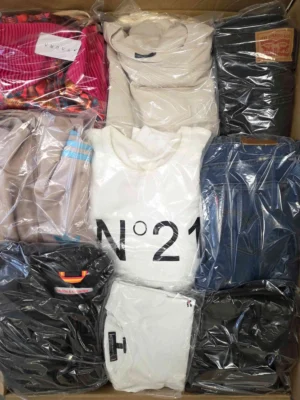 The photo shows a package with clothing in the category C.