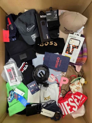 The picture shows a package with accessories in the category AB.