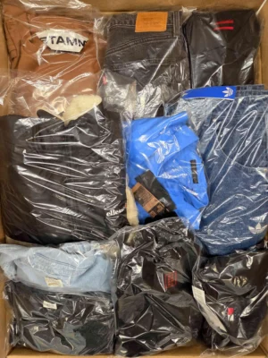 The photo shows a package with clothing in the category C.