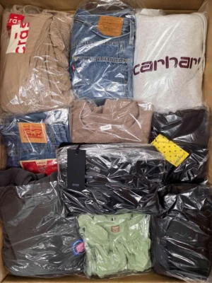 The photo shows a package with clothing in the category C.