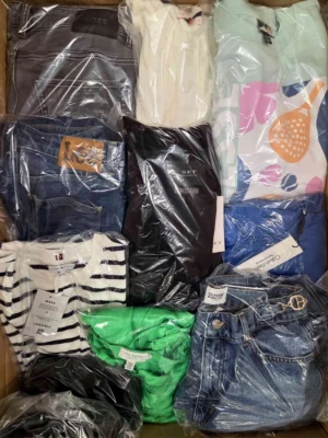 The photo shows a package with clothing in the category C.