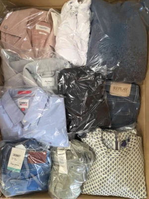 The photo shows a package with clothing in the category C.