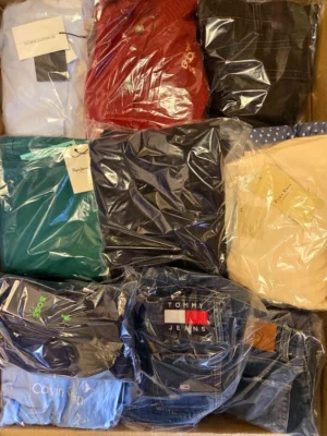 The photo shows a package with clothing in the category C.