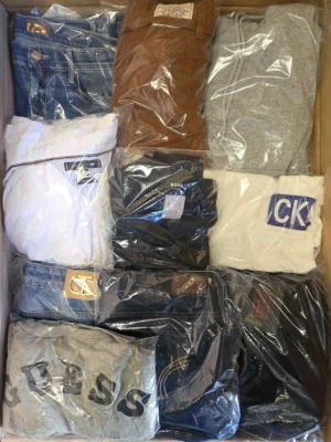 The photo shows a package with clothing in the category C.
