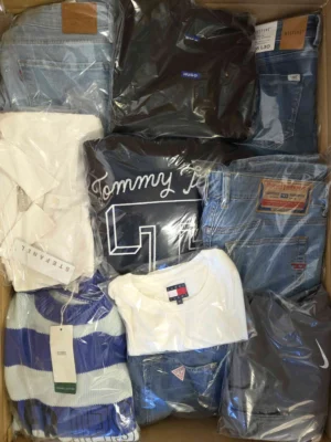 The photo shows a package with clothing in the category C.
