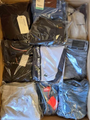 The photo shows a package with clothing in the category C.