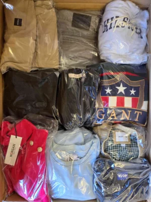 The photo shows a package with clothing in the category C.