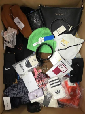 The picture shows a package with accessories in the category AB.