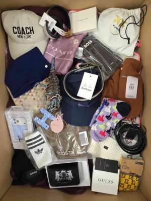 The picture shows a package with accessories in the category AB.