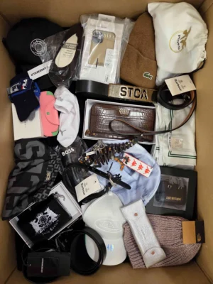 The picture shows a package with accessories in the category AB.