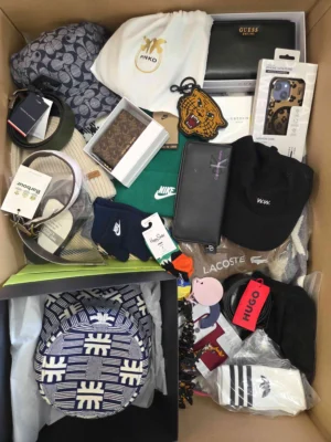 The picture shows a package with accessories in the category AB.