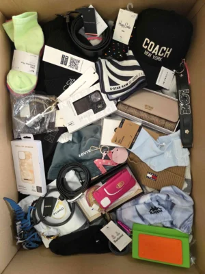 The picture shows a package with accessories in the category AB.