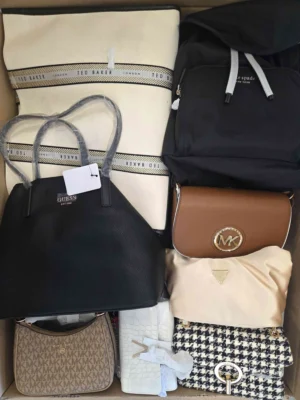 The picture shows a package with accessories in the category HA.