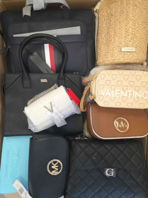 The picture shows a package with accessories in the category HA.