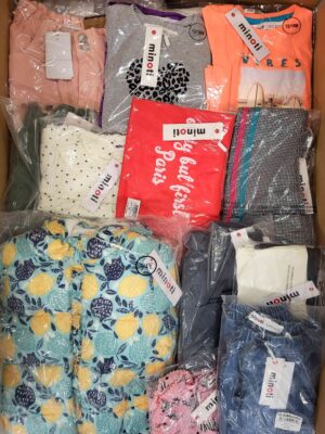The photo shows a package with clothing in the category N.