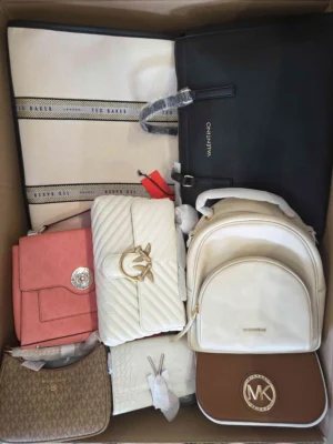 The picture shows a package with accessories in the category HA.