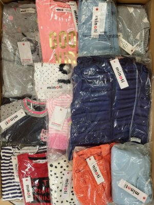 The photo shows a package with clothing in the category N.
