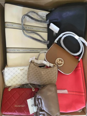 The picture shows a package with accessories in the category HA.