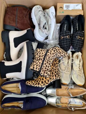 The photo shows a package with clothing in the category BPS.