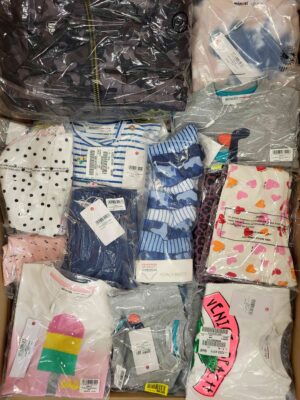 The photo shows a package with clothing in the category N.