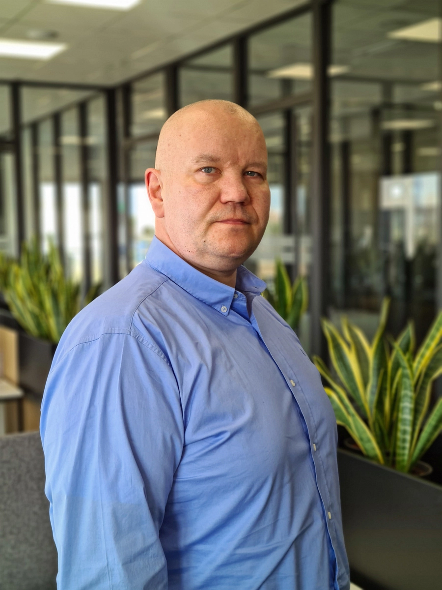 The photo shows a package with clothing in the category B.