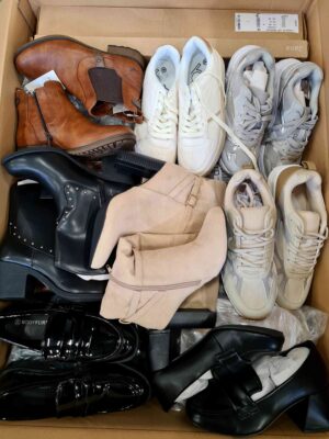 The photo shows a package with clothing in the category BPS.