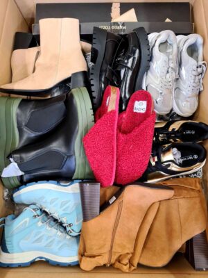 The photo shows a package with clothing in the category BPS.