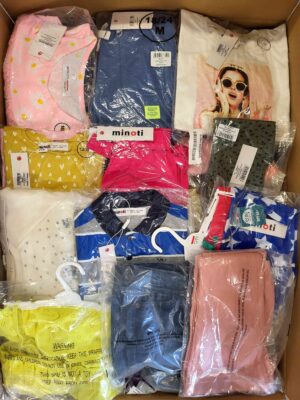 The photo shows a package with clothing in the category N.