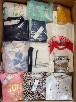 The photo shows a package with clothing in the category N.