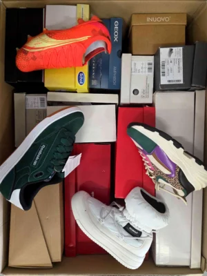 The photo shows a package with footwear in the category BS.