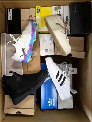 The photo shows a package with footwear in the category BS.