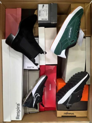 The photo shows a package with footwear in the category BS.