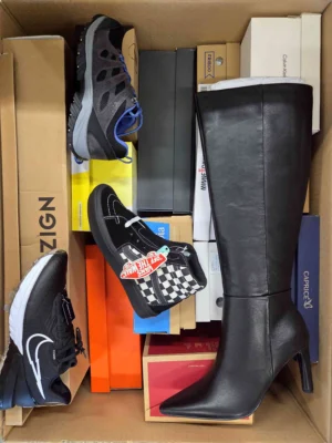 The photo shows a package with footwear in the category BS.