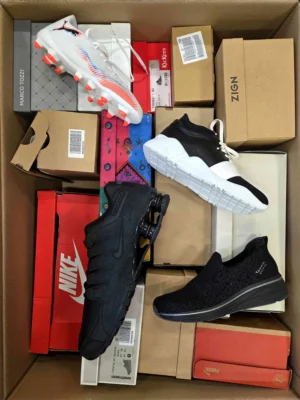 The photo shows a package with footwear in the category BS.