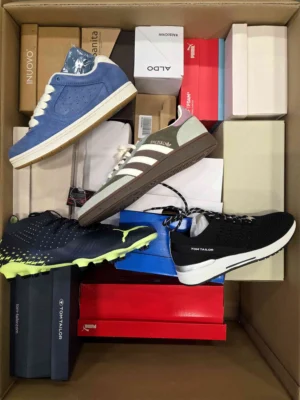 The photo shows a package with footwear in the category BS.