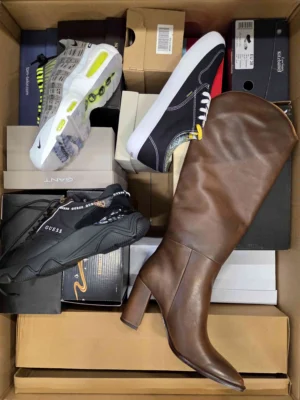 The photo shows a package with footwear in the category BS.