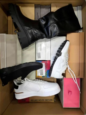 The photo shows a package with footwear in the category BS.