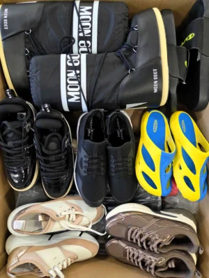 The photo shows a package with footwear in the category BSU.