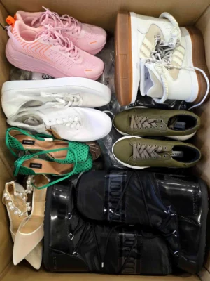 The photo shows a package with footwear in the category BSU.