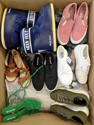 The photo shows a package with footwear in the category BSU.