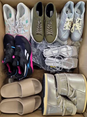 The photo shows a package with footwear in the category BSU.