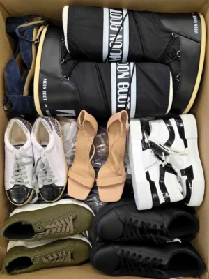The photo shows a package with footwear in the category BSU.