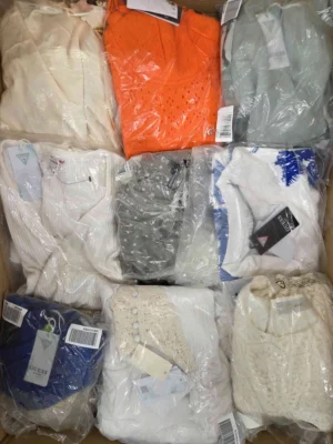 The photo shows a package with clothing in the category B.