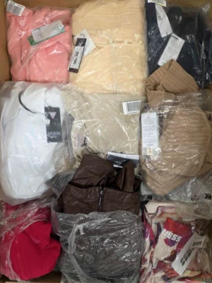 The photo shows a package with clothing in the category B.