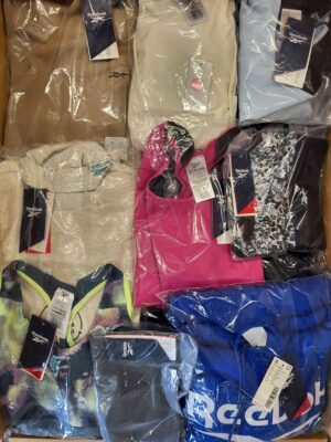 The photo shows a package with clothing in the category R.